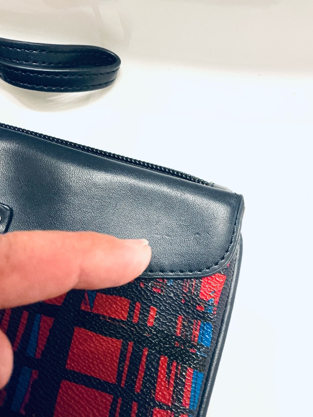 VERA BRADLEY, Vintage Wristlet Clutch in Red Plaid with Navy Trim, NWOT - Picture 3 of 10